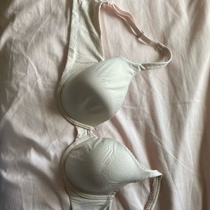 Body by Victoria’s Secret light pink/nude bra
